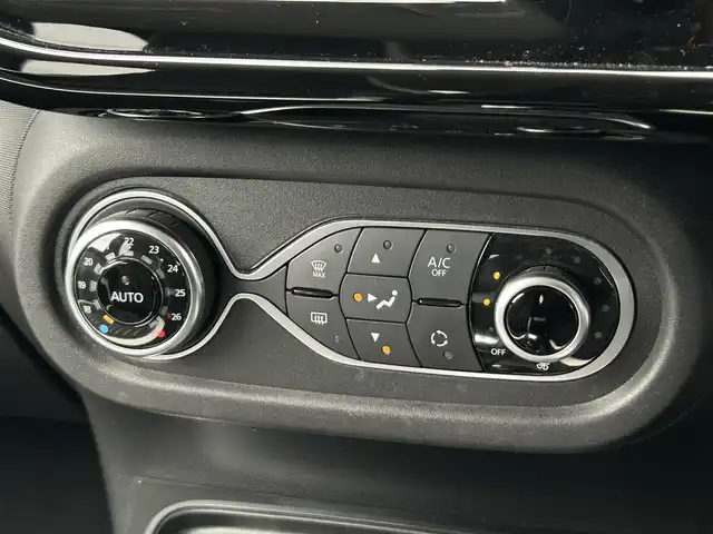ルノー トゥインゴ サンドレ 茨城県 2020(令2)年 4.7万km グレー 後期型　/１００台限定車　/半革　/シートヒーター　/サブウーハー　/サイドプロテクションモール　/ＣａｒＰｌａｙ　/ＢＴ　/ＵＳＢ　/Ｂカメラ　/パークセンサー　/レーンアシスト　/ＬＥＤ　/クルーズコントロール　/ＥＴＣ/純正16インチAW/禁煙車