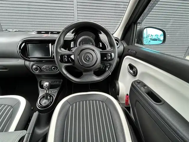 ルノー トゥインゴ サンドレ 茨城県 2020(令2)年 4.7万km グレー 後期型　/１００台限定車　/半革　/シートヒーター　/サブウーハー　/サイドプロテクションモール　/ＣａｒＰｌａｙ　/ＢＴ　/ＵＳＢ　/Ｂカメラ　/パークセンサー　/レーンアシスト　/ＬＥＤ　/クルーズコントロール　/ＥＴＣ/純正16インチAW/禁煙車