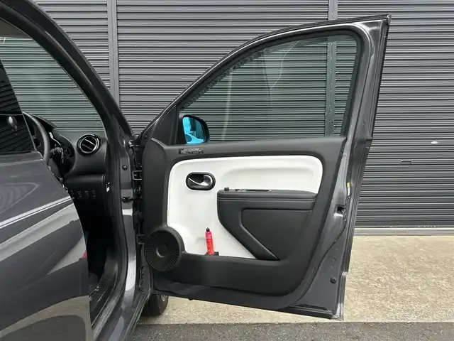 ルノー トゥインゴ サンドレ 茨城県 2020(令2)年 4.7万km グレー 後期型　/１００台限定車　/半革　/シートヒーター　/サブウーハー　/サイドプロテクションモール　/ＣａｒＰｌａｙ　/ＢＴ　/ＵＳＢ　/Ｂカメラ　/パークセンサー　/レーンアシスト　/ＬＥＤ　/クルーズコントロール　/ＥＴＣ/純正16インチAW/禁煙車