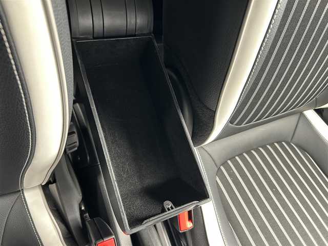 ルノー トゥインゴ サンドレ 茨城県 2020(令2)年 4.7万km グレー 後期型　/１００台限定車　/半革　/シートヒーター　/サブウーハー　/サイドプロテクションモール　/ＣａｒＰｌａｙ　/ＢＴ　/ＵＳＢ　/Ｂカメラ　/パークセンサー　/レーンアシスト　/ＬＥＤ　/クルーズコントロール　/ＥＴＣ/純正16インチAW/禁煙車