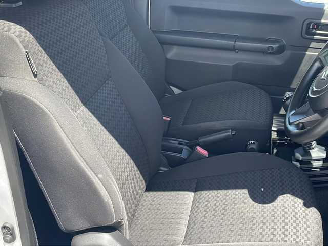 スズキ ジムニー XG 千葉県 2020(令2)年 8.4万km シルキーシルバーメタリック 1オーナー 5MT 4WD ターボ ヒルディセントコントロール セキュリティアラーム ラバーマット キーレス サイドSRS ブルーミラー 背面タイヤハードカバー ブラックホイール 保証書 取説