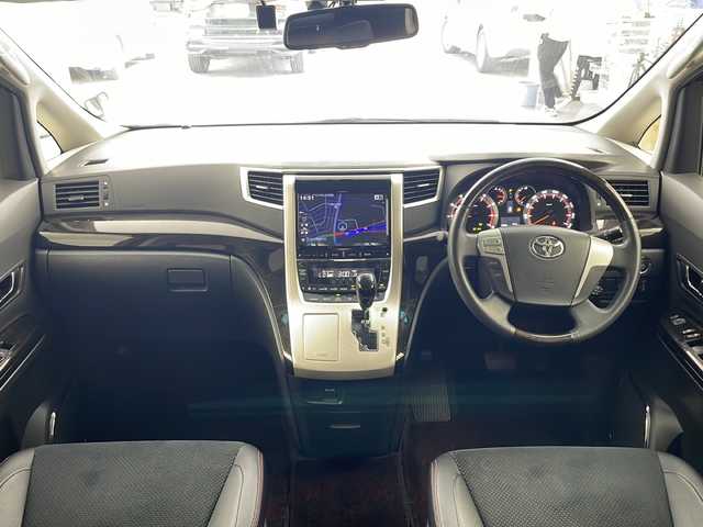 トヨタ ヴェルファイア 2．4Z ゴールデンアイズⅡ 兵庫県 2014(平26)年 6.6万km ホワイトパールクリスタルシャイン ・ALPINE９インチナビ&Bluetooth&CD/DVD&&SD/・バックカメラ/・クルーズコントロール/・ビルトインETC/・モデリスタスポイラー/・パワーバックドア/・社外前後ドライブレコーダー/・ウォークスルー/・ヴァレンティ社外リアLEDテールランプ/・ハーフレザーシート/・両側パワースライドドア/・革巻きステアリング/・ステアリングスイッチ/・自動防眩ミラー/・ローダウン/・オートワイパー/・クレンツェ22インチアルミホイール/・ABS/・横滑り防止機能/・前後コーナーセンサー/・盗難防止装置/・クリアランスソナー/・オートライト/・HIDヘッドライト/・W＋サイドエアバック/・カーテンエアバック/・MTモード付AT/・１００V充電/・スマートキー/・Wオートエアコン