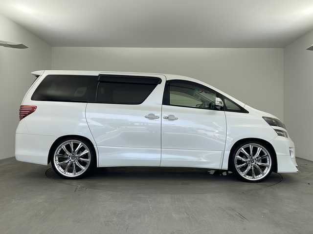 トヨタ ヴェルファイア 2．4Z ゴールデンアイズⅡ 兵庫県 2014(平26)年 6.6万km ホワイトパールクリスタルシャイン ・ALPINE９インチナビ&Bluetooth&CD/DVD&&SD/・バックカメラ/・クルーズコントロール/・ビルトインETC/・モデリスタスポイラー/・パワーバックドア/・社外前後ドライブレコーダー/・ウォークスルー/・ヴァレンティ社外リアLEDテールランプ/・ハーフレザーシート/・両側パワースライドドア/・革巻きステアリング/・ステアリングスイッチ/・自動防眩ミラー/・ローダウン/・オートワイパー/・クレンツェ22インチアルミホイール/・ABS/・横滑り防止機能/・前後コーナーセンサー/・盗難防止装置/・クリアランスソナー/・オートライト/・HIDヘッドライト/・W＋サイドエアバック/・カーテンエアバック/・MTモード付AT/・１００V充電/・スマートキー/・Wオートエアコン