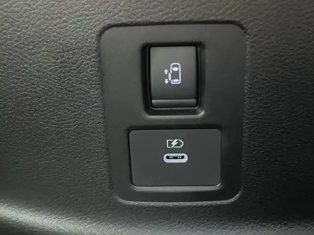 日産 セレナ e－パワー ハイウェイスター V 神奈川県 2025(令7)年 0.1千km 白 登録済未使用車/純正12.3インチコネクトナビゲーション/BT&USB&HDMI&フルセグTV/全方位カメラ/プロパイロット/インテリジェントエマージェンシーブレーキ/前方衝突予測警報/衝突回避ステアリングアシスト/車線逸脱防止支援システム/車線逸脱警報/後側方衝突防止支援システム/後側方車両検知警報/後退時車両検知警報/ふらつき警報/踏み間違い衝突防止アシスト/標識検知機能/インテリジェントクルーズコントロール/デジタルインナーミラー/純正ドライブレコーダー前後/純正ビルトインETC2.0/両側パワースライドドア /ハンズフリーパワースライドドア /ワイヤレス充電器/LEDヘッドライト/オートマチックハイビーム/LEDフォグライト