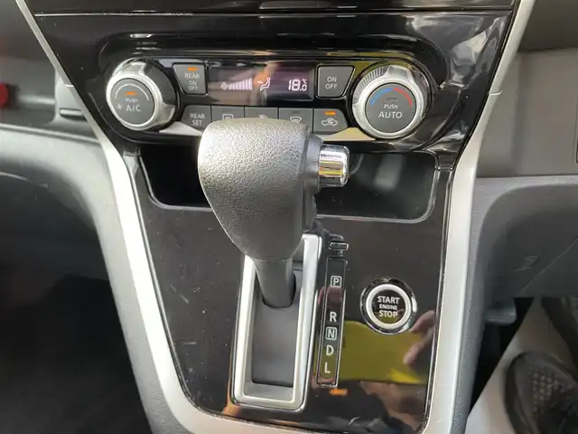 日産 セレナ ハイウェイスター Vセレクション 石川県 2017(平29)年 14.9万km 黒 社外9型ナビ/フルセグTV/アラウンドビューモニター/LEDヘッドライト/ETC/インテリキー/プッシュスタート/フリップダウンモニター/クルーズコントロール/エマージェンシーブレーキ/電動ミラー