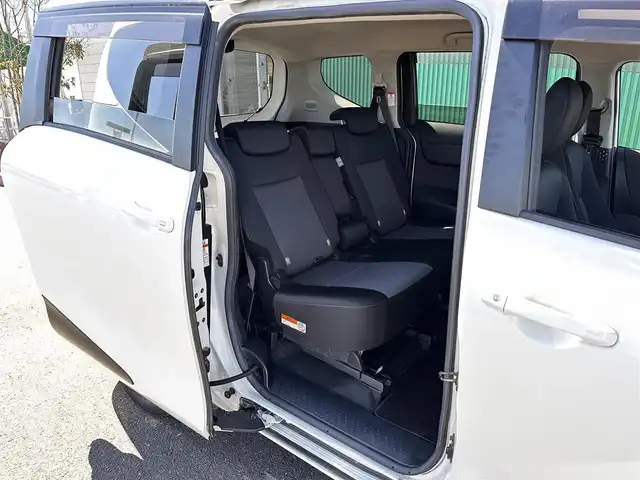 トヨタ シエンタ ファンベースG セーフティED 宮城県 2020(令2)年 2.1万km ホワイトパールクリスタルシャイン LEDランプパッケージ/・オートレベリング機能付LEDヘッドランプ/・オートライト/・LEDフロントフォグランプ/・レッド加飾付クリアレンズLEDリアコンビネーションランプ/15インチアルミホイール/＝＝＝/セーフティセンス/・プリクラッシュセーフティ/・レーンディパーチャーアラート/・オートマチックハイビーム/先行車発進告知機能/インテリジェントクリアランスソナー/純正ナビ（NSCD-W68）/・CD/SD/・Bluetooth/・ワンセグTV/パノラミックビューモニター/ビルトインETC/両側パワースライドドア/ハーフレザーシート/シートヒーター/ステアリングヒーター/革巻きステアリング/ステアリングスイッチ/スマートキー＆プッシュスタート/スペアキー1本/電動格納ミラー/純正ドアバイザー/純正フロアマット/Wエアバッグ