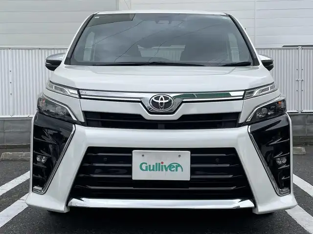 トヨタ ヴォクシー ZS 煌Ⅲ 群馬県 2020(令2)年 5.1万km ホワイトパールクリスタルシャイン ワンオーナー/トヨタセーフティセンス/純正メモリナビゲーション/（CD/DVD/SD/USB/HDMI/フルセグTV）/バックカメラ/両側パワースライドドア/純正フリップダウンモニター/ビルトインETC2.0/クルーズコントロール/前方ドライブレコーダー/ステアリングスイッチ/LEDヘッドライト/フォグライト/オートライト/アイドリングストップ/ドアバイザー/電格ミラー/純正フロアマット/純正16インチアルミホイール