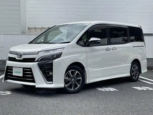 トヨタ ヴォクシー ZS 煌Ⅲ 群馬県 2020(令2)年 5.1万km ホワイトパールクリスタルシャイン ワンオーナー/トヨタセーフティセンス/純正メモリナビゲーション/（CD/DVD/SD/USB/HDMI/フルセグTV）/バックカメラ/両側パワースライドドア/純正フリップダウンモニター/ビルトインETC2.0/クルーズコントロール/前方ドライブレコーダー/ステアリングスイッチ/LEDヘッドライト/フォグライト/オートライト/アイドリングストップ/ドアバイザー/電格ミラー/純正フロアマット/純正16インチアルミホイール