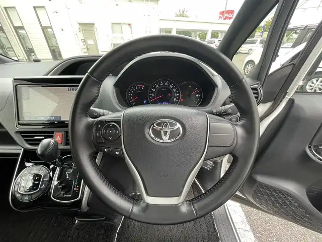 トヨタ ヴォクシー ZS 煌Ⅲ 群馬県 2020(令2)年 5.1万km ホワイトパールクリスタルシャイン ワンオーナー/トヨタセーフティセンス/純正メモリナビゲーション/（CD/DVD/SD/USB/HDMI/フルセグTV）/バックカメラ/両側パワースライドドア/純正フリップダウンモニター/ビルトインETC2.0/クルーズコントロール/前方ドライブレコーダー/ステアリングスイッチ/LEDヘッドライト/フォグライト/オートライト/アイドリングストップ/ドアバイザー/電格ミラー/純正フロアマット/純正16インチアルミホイール