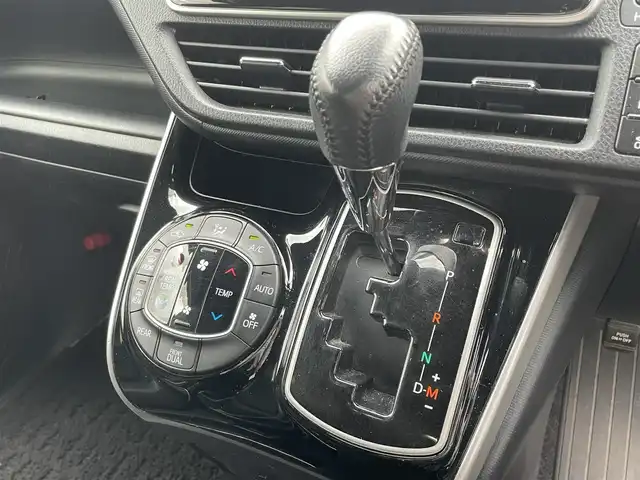 トヨタ ヴォクシー ZS 煌Ⅲ 群馬県 2020(令2)年 5.1万km ホワイトパールクリスタルシャイン ワンオーナー/トヨタセーフティセンス/純正メモリナビゲーション/（CD/DVD/SD/USB/HDMI/フルセグTV）/バックカメラ/両側パワースライドドア/純正フリップダウンモニター/ビルトインETC2.0/クルーズコントロール/前方ドライブレコーダー/ステアリングスイッチ/LEDヘッドライト/フォグライト/オートライト/アイドリングストップ/ドアバイザー/電格ミラー/純正フロアマット/純正16インチアルミホイール