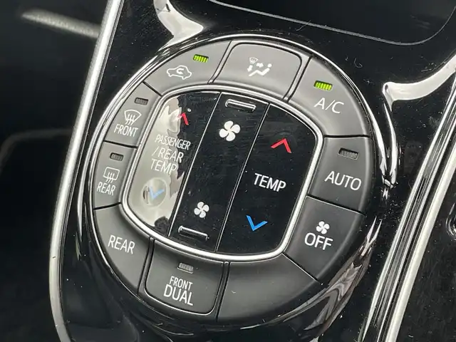 トヨタ ヴォクシー ZS 煌Ⅲ 群馬県 2020(令2)年 5.1万km ホワイトパールクリスタルシャイン ワンオーナー/トヨタセーフティセンス/純正メモリナビゲーション/（CD/DVD/SD/USB/HDMI/フルセグTV）/バックカメラ/両側パワースライドドア/純正フリップダウンモニター/ビルトインETC2.0/クルーズコントロール/前方ドライブレコーダー/ステアリングスイッチ/LEDヘッドライト/フォグライト/オートライト/アイドリングストップ/ドアバイザー/電格ミラー/純正フロアマット/純正16インチアルミホイール