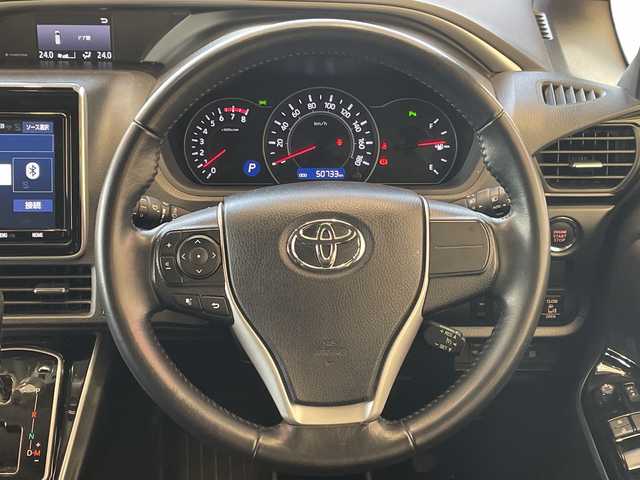 トヨタ ヴォクシー ZS 煌Ⅲ 埼玉県 2020(令2)年 5.1万km ホワイトパールクリスタルシャイン トヨタセーフティーセンス/純正フリップダウンモニター /純正9インチメモリナビ/　　CD/DVD/BT/フルセグ /バックカメラ /両側パワースライドドア /クルーズコントロール /ハーフレザーシート /純正16インチアルミホイール/ステアリングスイッチ /純正ETC2.0