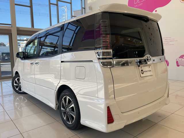 トヨタ ヴォクシー ZS 煌Ⅲ 埼玉県 2020(令2)年 5.1万km ホワイトパールクリスタルシャイン トヨタセーフティーセンス/純正フリップダウンモニター /純正9インチメモリナビ/　　CD/DVD/BT/フルセグ /バックカメラ /両側パワースライドドア /クルーズコントロール /ハーフレザーシート /純正16インチアルミホイール/ステアリングスイッチ /純正ETC2.0