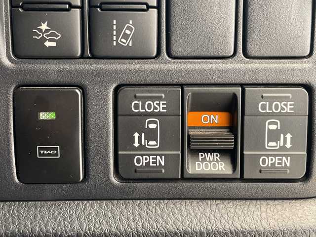 トヨタ ヴォクシー ZS 煌Ⅲ 埼玉県 2020(令2)年 5.1万km ホワイトパールクリスタルシャイン トヨタセーフティーセンス/純正フリップダウンモニター /純正9インチメモリナビ/　　CD/DVD/BT/フルセグ /バックカメラ /両側パワースライドドア /クルーズコントロール /ハーフレザーシート /純正16インチアルミホイール/ステアリングスイッチ /純正ETC2.0