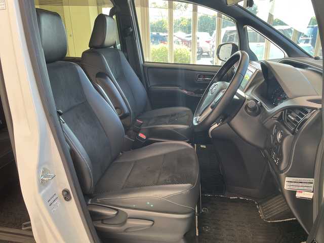 トヨタ ヴォクシー ZS 煌Ⅲ 埼玉県 2020(令2)年 5.1万km ホワイトパールクリスタルシャイン トヨタセーフティーセンス/純正フリップダウンモニター /純正9インチメモリナビ/　　CD/DVD/BT/フルセグ /バックカメラ /両側パワースライドドア /クルーズコントロール /ハーフレザーシート /純正16インチアルミホイール/ステアリングスイッチ /純正ETC2.0