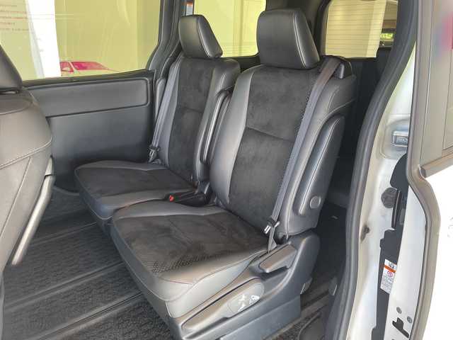 トヨタ ヴォクシー ZS 煌Ⅲ 埼玉県 2020(令2)年 5.1万km ホワイトパールクリスタルシャイン トヨタセーフティーセンス/純正フリップダウンモニター /純正9インチメモリナビ/　　CD/DVD/BT/フルセグ /バックカメラ /両側パワースライドドア /クルーズコントロール /ハーフレザーシート /純正16インチアルミホイール/ステアリングスイッチ /純正ETC2.0