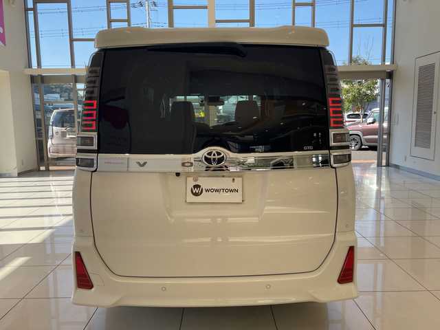 トヨタ ヴォクシー ZS 煌Ⅲ 埼玉県 2020(令2)年 5.1万km ホワイトパールクリスタルシャイン トヨタセーフティーセンス/純正フリップダウンモニター /純正9インチメモリナビ/　　CD/DVD/BT/フルセグ /バックカメラ /両側パワースライドドア /クルーズコントロール /ハーフレザーシート /純正16インチアルミホイール/ステアリングスイッチ /純正ETC2.0