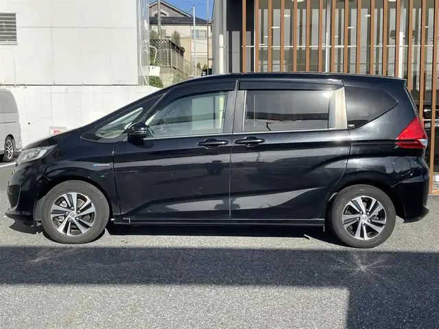 ホンダ フリード ハイブリット EX 千葉県 2017(平29)年 12.5万km クリスタルブラックパール (株)IDOMが運営する【じしゃロン八千代店】の自社ローン対象車両になります。こちらは現金またはオートローンご利用時の価格です。自社ローンご希望の方は別途その旨お申付け下さい/ホンダセンシング/●LKAS〈車線維持支援システム〉●歩行者事故低減ステアリング●路外逸脱抑制機能●先行車発進お知らせ機能●標識認識機能/純正メモリーナビ/純正CD/DVD/SD/BT/DTV/バックカメラ/両側パワースライドドア/LEDライト/前席シートヒーター