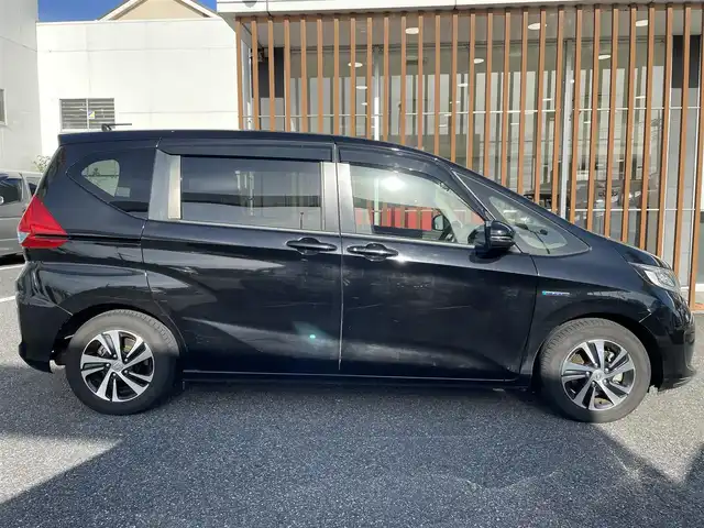 ホンダ フリード ハイブリット EX 千葉県 2017(平29)年 12.5万km クリスタルブラックパール (株)IDOMが運営する【じしゃロン八千代店】の自社ローン対象車両になります。こちらは現金またはオートローンご利用時の価格です。自社ローンご希望の方は別途その旨お申付け下さい/ホンダセンシング/●LKAS〈車線維持支援システム〉●歩行者事故低減ステアリング●路外逸脱抑制機能●先行車発進お知らせ機能●標識認識機能/純正メモリーナビ/純正CD/DVD/SD/BT/DTV/バックカメラ/両側パワースライドドア/LEDライト/前席シートヒーター