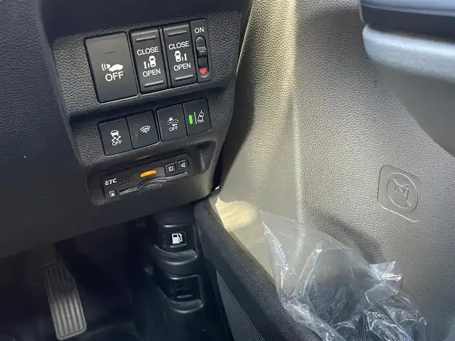 ホンダ フリード ハイブリット EX 千葉県 2017(平29)年 12.5万km クリスタルブラックパール (株)IDOMが運営する【じしゃロン八千代店】の自社ローン対象車両になります。こちらは現金またはオートローンご利用時の価格です。自社ローンご希望の方は別途その旨お申付け下さい/ホンダセンシング/●LKAS〈車線維持支援システム〉●歩行者事故低減ステアリング●路外逸脱抑制機能●先行車発進お知らせ機能●標識認識機能/純正メモリーナビ/純正CD/DVD/SD/BT/DTV/バックカメラ/両側パワースライドドア/LEDライト/前席シートヒーター