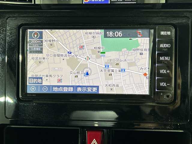 トヨタ ルーミー カスタムG 神奈川県 2019(平31)年 3万km ブライトシルバーM 純正７型SDナビゲーション【NSZN-W68】/フルセグ　CD　AUX　Bluetooth　SD/パノラミックビューモニター/両側電動スライドドア【サンシェード】/スマートアシスト/衝突回避支援ブレーキ/衝突警報機能/ブレーキ制御付誤発進抑制機能/路側逸脱警報/オートハイビーム/クルーズコントロール/アイドリングストップ/革巻きステアリング/ステアリングスイッチ/前後ソナー/プッシュスタート/スマートキー/LEDヘッドランプ/LEDフロントフォグランプ/オートライト/純正１４インチアルミホイール/純正フロントスポイラー/スペアキー