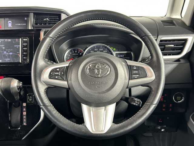 トヨタ ルーミー カスタムG 神奈川県 2019(平31)年 3万km ブライトシルバーM 純正７型SDナビゲーション【NSZN-W68】/フルセグ　CD　AUX　Bluetooth　SD/パノラミックビューモニター/両側電動スライドドア【サンシェード】/スマートアシスト/衝突回避支援ブレーキ/衝突警報機能/ブレーキ制御付誤発進抑制機能/路側逸脱警報/オートハイビーム/クルーズコントロール/アイドリングストップ/革巻きステアリング/ステアリングスイッチ/前後ソナー/プッシュスタート/スマートキー/LEDヘッドランプ/LEDフロントフォグランプ/オートライト/純正１４インチアルミホイール/純正フロントスポイラー/スペアキー