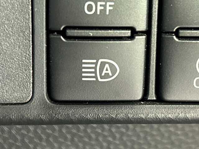 トヨタ ルーミー カスタムG 神奈川県 2019(平31)年 3万km ブライトシルバーM 純正７型SDナビゲーション【NSZN-W68】/フルセグ　CD　AUX　Bluetooth　SD/パノラミックビューモニター/両側電動スライドドア【サンシェード】/スマートアシスト/衝突回避支援ブレーキ/衝突警報機能/ブレーキ制御付誤発進抑制機能/路側逸脱警報/オートハイビーム/クルーズコントロール/アイドリングストップ/革巻きステアリング/ステアリングスイッチ/前後ソナー/プッシュスタート/スマートキー/LEDヘッドランプ/LEDフロントフォグランプ/オートライト/純正１４インチアルミホイール/純正フロントスポイラー/スペアキー