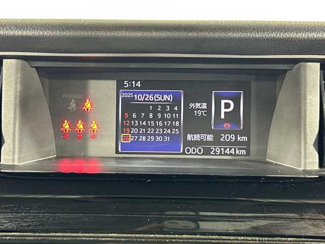 トヨタ ルーミー カスタムG 神奈川県 2019(平31)年 3万km ブライトシルバーM 純正７型SDナビゲーション【NSZN-W68】/フルセグ　CD　AUX　Bluetooth　SD/パノラミックビューモニター/両側電動スライドドア【サンシェード】/スマートアシスト/衝突回避支援ブレーキ/衝突警報機能/ブレーキ制御付誤発進抑制機能/路側逸脱警報/オートハイビーム/クルーズコントロール/アイドリングストップ/革巻きステアリング/ステアリングスイッチ/前後ソナー/プッシュスタート/スマートキー/LEDヘッドランプ/LEDフロントフォグランプ/オートライト/純正１４インチアルミホイール/純正フロントスポイラー/スペアキー