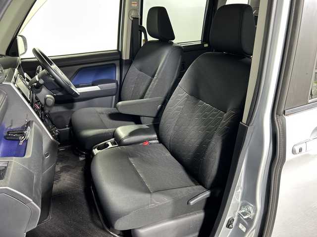 トヨタ ルーミー カスタムG 神奈川県 2019(平31)年 3万km ブライトシルバーM 純正７型SDナビゲーション【NSZN-W68】/フルセグ　CD　AUX　Bluetooth　SD/パノラミックビューモニター/両側電動スライドドア【サンシェード】/スマートアシスト/衝突回避支援ブレーキ/衝突警報機能/ブレーキ制御付誤発進抑制機能/路側逸脱警報/オートハイビーム/クルーズコントロール/アイドリングストップ/革巻きステアリング/ステアリングスイッチ/前後ソナー/プッシュスタート/スマートキー/LEDヘッドランプ/LEDフロントフォグランプ/オートライト/純正１４インチアルミホイール/純正フロントスポイラー/スペアキー