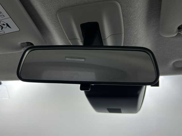 トヨタ ルーミー カスタムG 神奈川県 2019(平31)年 3万km ブライトシルバーM 純正７型SDナビゲーション【NSZN-W68】/フルセグ　CD　AUX　Bluetooth　SD/パノラミックビューモニター/両側電動スライドドア【サンシェード】/スマートアシスト/衝突回避支援ブレーキ/衝突警報機能/ブレーキ制御付誤発進抑制機能/路側逸脱警報/オートハイビーム/クルーズコントロール/アイドリングストップ/革巻きステアリング/ステアリングスイッチ/前後ソナー/プッシュスタート/スマートキー/LEDヘッドランプ/LEDフロントフォグランプ/オートライト/純正１４インチアルミホイール/純正フロントスポイラー/スペアキー