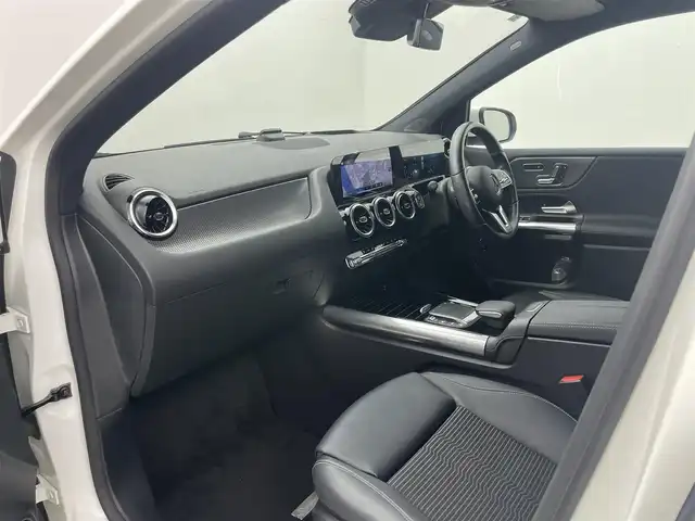 メルセデス・ベンツ Ｂ２００ｄ 岡山県 2021(令3)年 6.1万km ポーラホワイト 純正10.25インチナビ/【Bluetooth/フルセグTV/USB接続】/全方位カメラ/ハーフレザーシート/運転席シートヒーター/運転席パワーシート/シートメモリー/ヘッドアップディスプレイ/パドルシフト/ビルトインETC2.0/LEDヘッドライト/フォグランプ/オートライト/ワイヤレス充電/衝突軽減ブレーキシステム/ブラインドスポットモニター/追従型クルーズコントロール/新車保証書/取扱説明書/ナビ取扱説明書