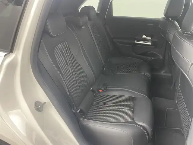 メルセデス・ベンツ Ｂ２００ｄ 岡山県 2021(令3)年 6.1万km ポーラホワイト 純正10.25インチナビ/【Bluetooth/フルセグTV/USB接続】/全方位カメラ/ハーフレザーシート/運転席シートヒーター/運転席パワーシート/シートメモリー/ヘッドアップディスプレイ/パドルシフト/ビルトインETC2.0/LEDヘッドライト/フォグランプ/オートライト/ワイヤレス充電/衝突軽減ブレーキシステム/ブラインドスポットモニター/追従型クルーズコントロール/新車保証書/取扱説明書/ナビ取扱説明書