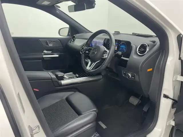 メルセデス・ベンツ Ｂ２００ｄ 岡山県 2021(令3)年 6.1万km ポーラホワイト 純正10.25インチナビ/【Bluetooth/フルセグTV/USB接続】/全方位カメラ/ハーフレザーシート/運転席シートヒーター/運転席パワーシート/シートメモリー/ヘッドアップディスプレイ/パドルシフト/ビルトインETC2.0/LEDヘッドライト/フォグランプ/オートライト/ワイヤレス充電/衝突軽減ブレーキシステム/ブラインドスポットモニター/追従型クルーズコントロール/新車保証書/取扱説明書/ナビ取扱説明書