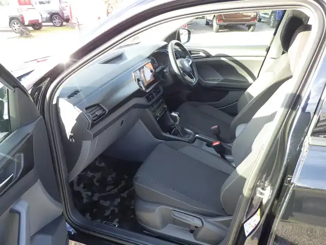 フォルクスワーゲン ＶＷ Ｔ－クロス TSI アクティブ 千葉県 2021(令3)年 3万km 黒 フロントアシスト/レーンキープアシストシステム/オキュパント・プロテクション/アダプティブクルーズコントロール/純正ナビ/バックカメラ/革巻きステアリング/ETC（2.0）/LEDヘッドライト/ウインカーミラー/コーナーセンサー/純正16インチアルミホイル/サイド/カーテンエアバッグ/スマートキー