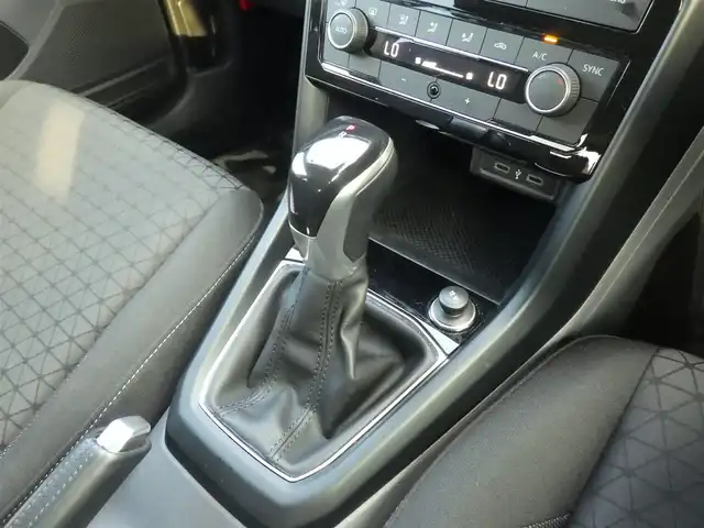 フォルクスワーゲン ＶＷ Ｔ－クロス TSI アクティブ 千葉県 2021(令3)年 3万km 黒 フロントアシスト/レーンキープアシストシステム/オキュパント・プロテクション/アダプティブクルーズコントロール/純正ナビ/バックカメラ/革巻きステアリング/ETC（2.0）/LEDヘッドライト/ウインカーミラー/コーナーセンサー/純正16インチアルミホイル/サイド/カーテンエアバッグ/スマートキー