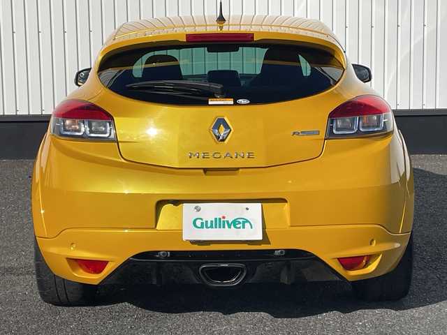 ルノー メガーヌ ルノー スポール CUP－S 千葉県 2015(平27)年 5.6万km ジョンシリウス 60台限定車/カーボンエンド付きアクラポヴィッチ製チタンマフラー/RECARO製レザー＆アルカンターラコンビシート/オーリンズ製調整式ダンパー/スピードライン製純正19インチAW/ブレンボ製ブレーキキャリパー/社外7インチHDDナビ/(AM/FM/フルセグ/Bluetooth/SD/CD/DVD)/ドライブレコーダー/バックカメラ/クルーズコントロール/横滑り防止装置/ETC/アイドリングストップ/オートライト/ウィンカーミラー/電動格納ミラー/シートリフター/禁煙車/プッシュスタート/カードキー/フロアマット/スペアキー/取扱説明書