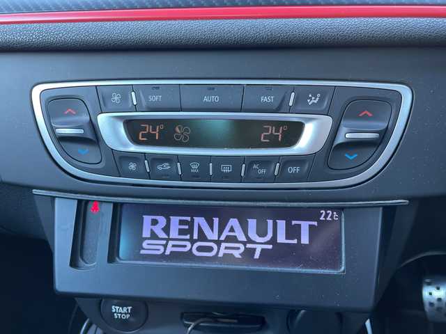 ルノー メガーヌ ルノー スポール CUP－S 千葉県 2015(平27)年 5.6万km ジョンシリウス 60台限定車/カーボンエンド付きアクラポヴィッチ製チタンマフラー/RECARO製レザー＆アルカンターラコンビシート/オーリンズ製調整式ダンパー/スピードライン製純正19インチAW/ブレンボ製ブレーキキャリパー/社外7インチHDDナビ/(AM/FM/フルセグ/Bluetooth/SD/CD/DVD)/ドライブレコーダー/バックカメラ/クルーズコントロール/横滑り防止装置/ETC/アイドリングストップ/オートライト/ウィンカーミラー/電動格納ミラー/シートリフター/禁煙車/プッシュスタート/カードキー/フロアマット/スペアキー/取扱説明書