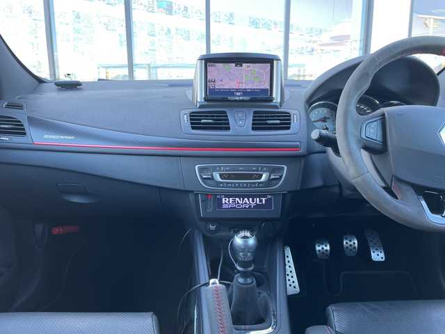 ルノー メガーヌ ルノー スポール CUP－S 千葉県 2015(平27)年 5.6万km ジョンシリウス 60台限定車/カーボンエンド付きアクラポヴィッチ製チタンマフラー/RECARO製レザー＆アルカンターラコンビシート/オーリンズ製調整式ダンパー/スピードライン製純正19インチAW/ブレンボ製ブレーキキャリパー/社外7インチHDDナビ/(AM/FM/フルセグ/Bluetooth/SD/CD/DVD)/ドライブレコーダー/バックカメラ/クルーズコントロール/横滑り防止装置/ETC/アイドリングストップ/オートライト/ウィンカーミラー/電動格納ミラー/シートリフター/禁煙車/プッシュスタート/カードキー/フロアマット/スペアキー/取扱説明書