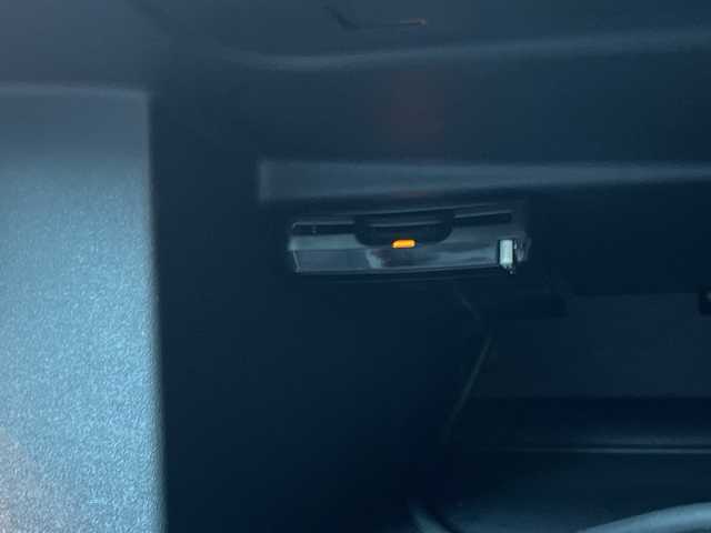 ルノー メガーヌ ルノー スポール CUP－S 千葉県 2015(平27)年 5.6万km ジョンシリウス 60台限定車/カーボンエンド付きアクラポヴィッチ製チタンマフラー/RECARO製レザー＆アルカンターラコンビシート/オーリンズ製調整式ダンパー/スピードライン製純正19インチAW/ブレンボ製ブレーキキャリパー/社外7インチHDDナビ/(AM/FM/フルセグ/Bluetooth/SD/CD/DVD)/ドライブレコーダー/バックカメラ/クルーズコントロール/横滑り防止装置/ETC/アイドリングストップ/オートライト/ウィンカーミラー/電動格納ミラー/シートリフター/禁煙車/プッシュスタート/カードキー/フロアマット/スペアキー/取扱説明書