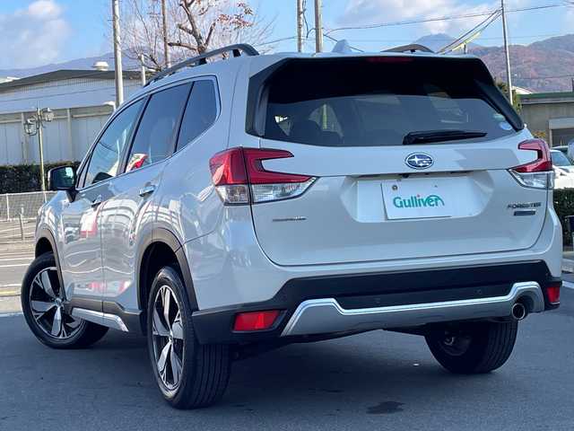 スバル フォレスター ハイブリッド アドバンス 長野県 2018(平30)年 2.3万km クリスタルホワイトP アイサイト/カロッツェリア８インチナビ（AVIC-RL802）/FM・AM・DVD・CD・フルセグテレビ/Bluetooth Audio/バック・サイドカメラ/純正18インチアルミホイール/レーダークルーズコントロール/スマートリアビューミラー/革巻きステアリング/ステアリングヒーター/ハーフレザーシート/全席シートヒーター/前席パワーシート/シートメモリー/コーナーセンサー/電動パーキング/オートビークルホールド/パドルシフト/ルーフレール/LEDヘッドライト/オートライト/フォグランプ/プッシュスタート/スマートキー/スペアキー/ETC