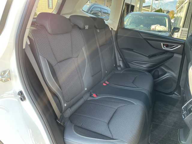 スバル フォレスター ハイブリッド アドバンス 長野県 2018(平30)年 2.3万km クリスタルホワイトP アイサイト/カロッツェリア８インチナビ（AVIC-RL802）/FM・AM・DVD・CD・フルセグテレビ/Bluetooth Audio/バック・サイドカメラ/純正18インチアルミホイール/レーダークルーズコントロール/スマートリアビューミラー/革巻きステアリング/ステアリングヒーター/ハーフレザーシート/全席シートヒーター/前席パワーシート/シートメモリー/コーナーセンサー/電動パーキング/オートビークルホールド/パドルシフト/ルーフレール/LEDヘッドライト/オートライト/フォグランプ/プッシュスタート/スマートキー/スペアキー/ETC