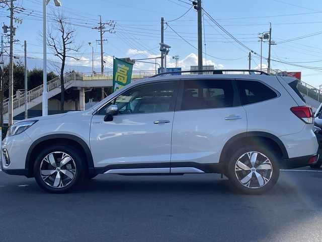 スバル フォレスター ハイブリッド アドバンス 長野県 2018(平30)年 2.3万km クリスタルホワイトP アイサイト/カロッツェリア８インチナビ（AVIC-RL802）/FM・AM・DVD・CD・フルセグテレビ/Bluetooth Audio/バック・サイドカメラ/純正18インチアルミホイール/レーダークルーズコントロール/スマートリアビューミラー/革巻きステアリング/ステアリングヒーター/ハーフレザーシート/全席シートヒーター/前席パワーシート/シートメモリー/コーナーセンサー/電動パーキング/オートビークルホールド/パドルシフト/ルーフレール/LEDヘッドライト/オートライト/フォグランプ/プッシュスタート/スマートキー/スペアキー/ETC