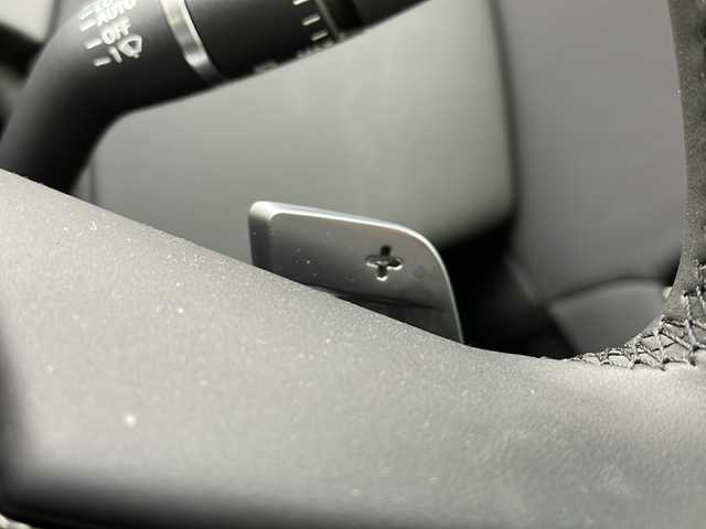 ランドローバー レンジローバーイヴォーク SE 大阪府 2024(令6)年 0.4万km グレー ワンオーナー/色コード：1FU（アロイオスグレー）/純正ナビ/BTオーディオ/全方位カメラ/全席シートヒーター/ステアリングヒーター/前席パワーシート/デジタルインナーミラー/パワーバックドア/パドルシフト/LEDヘッドライト/オートライト/純正ナビ19インチAW/ライトレベライザー/ETC2.0/スマートキープッシュスタート/スペアキー