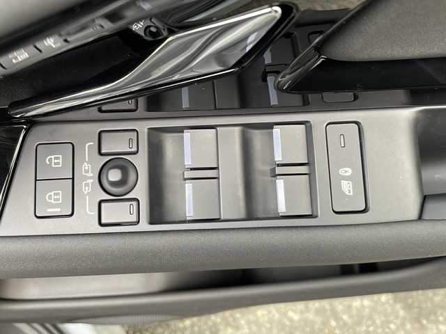 ランドローバー レンジローバーイヴォーク SE 大阪府 2024(令6)年 0.4万km グレー ワンオーナー/色コード：1FU（アロイオスグレー）/純正ナビ/BTオーディオ/全方位カメラ/全席シートヒーター/ステアリングヒーター/前席パワーシート/デジタルインナーミラー/パワーバックドア/パドルシフト/LEDヘッドライト/オートライト/純正ナビ19インチAW/ライトレベライザー/ETC2.0/スマートキープッシュスタート/スペアキー