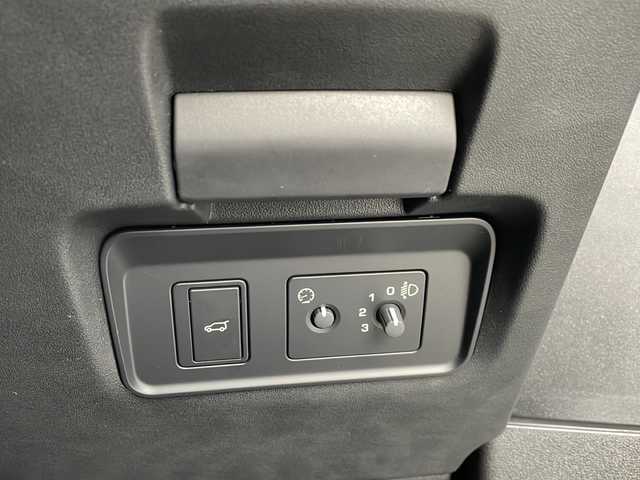 ランドローバー レンジローバーイヴォーク SE 大阪府 2024(令6)年 0.4万km グレー ワンオーナー/色コード：1FU（アロイオスグレー）/純正ナビ/BTオーディオ/全方位カメラ/全席シートヒーター/ステアリングヒーター/前席パワーシート/デジタルインナーミラー/パワーバックドア/パドルシフト/LEDヘッドライト/オートライト/純正ナビ19インチAW/ライトレベライザー/ETC2.0/スマートキープッシュスタート/スペアキー