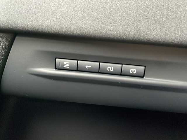 ランドローバー レンジローバーイヴォーク SE 大阪府 2024(令6)年 0.4万km グレー ワンオーナー/色コード：1FU（アロイオスグレー）/純正ナビ/BTオーディオ/全方位カメラ/全席シートヒーター/ステアリングヒーター/前席パワーシート/デジタルインナーミラー/パワーバックドア/パドルシフト/LEDヘッドライト/オートライト/純正ナビ19インチAW/ライトレベライザー/ETC2.0/スマートキープッシュスタート/スペアキー