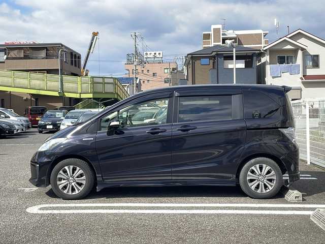 ホンダ フリード ハイブリット ジャストセレクション 兵庫県 2012(平24)年 6.6万km プレミアムブラキッシュパール ワンオーナー/Lパッケージ/両側パワースライドドア/純正15インチAW/コンフォートビューパッケージ/合皮ハーフレザーシート/カップホルダー照明（運転席/助手席）/純正メモリナビ/地デジTV/CD/DVD/純正フリップダウンモニター/ETC/オートライト(HIDヘッドライト)/クルーズコントロール/スタッドレスタイヤ付AW4本積込/取扱説明書・保証書