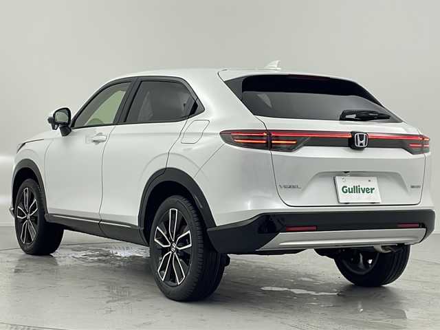 ホンダ ヴェゼル ハイブリッド e:HEV Z 愛知県 2025(令7)年 0.1万km未満 プラチナホワイトパール 登録時走行距離　5km/登録済未使用車/Honda SENSING/●衝突軽減ブレーキ/●先行車発進お知らせ機能/●歩行者事故低減ステアリング/●路外逸脱抑制機能/●標識認識機能/●渋滞追従機能付アダプティブクルーズコントロール/●車線維持支援システム/●トラフィックジャムアシスト/●ブラインドスポットインフォメーション/●誤発進抑制機能/●後方誤発進抑制機能/●近距離衝突軽減ブレーキ/●急アクセル抑制機能/●パーキングセンサーシステム/●後退出庫サポート/●オートハイビーム/●アダプティブドライビングビーム/Honda CONNECTディスプレイオーディオ/・AM/FM/USB/・AppleCarPlay/AndroidAuto/・Bluetooth/・フルセグTV/バックカメラ/ステアリングスイッチ/本革巻きステアリング/ETC2.0/前席シートヒーター/ハンズフリーアクセスパワーテールゲート/LEDシーケンシャルターンシグナルランプ/オートマチックヘッドライト/フォグランプ/ワイヤレス充電器/USB充電【type-C】/フロントグリル【ベルリナブラック】/純正18インチアルミホイール