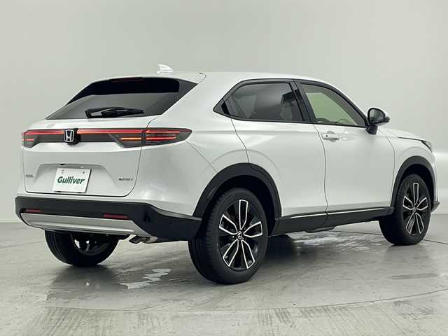 ホンダ ヴェゼル ハイブリッド e:HEV Z 愛知県 2025(令7)年 0.1万km未満 プラチナホワイトパール 登録時走行距離　5km/登録済未使用車/Honda SENSING/●衝突軽減ブレーキ/●先行車発進お知らせ機能/●歩行者事故低減ステアリング/●路外逸脱抑制機能/●標識認識機能/●渋滞追従機能付アダプティブクルーズコントロール/●車線維持支援システム/●トラフィックジャムアシスト/●ブラインドスポットインフォメーション/●誤発進抑制機能/●後方誤発進抑制機能/●近距離衝突軽減ブレーキ/●急アクセル抑制機能/●パーキングセンサーシステム/●後退出庫サポート/●オートハイビーム/●アダプティブドライビングビーム/Honda CONNECTディスプレイオーディオ/・AM/FM/USB/・AppleCarPlay/AndroidAuto/・Bluetooth/・フルセグTV/バックカメラ/ステアリングスイッチ/本革巻きステアリング/ETC2.0/前席シートヒーター/ハンズフリーアクセスパワーテールゲート/LEDシーケンシャルターンシグナルランプ/オートマチックヘッドライト/フォグランプ/ワイヤレス充電器/USB充電【type-C】/フロントグリル【ベルリナブラック】/純正18インチアルミホイール