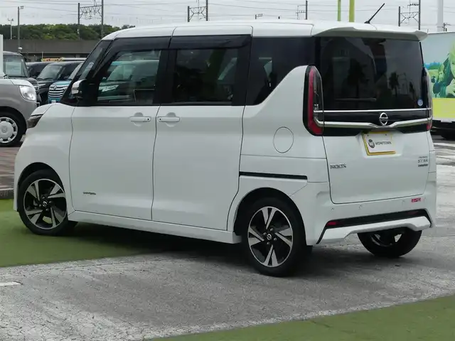日産 ルークス HWS Gターボ プロパイロットED 千葉県 2020(令2)年 4.1万km ホワイトパール 165/55R15/エマージェンシーブレーキ/プロパイロット/インテリジェントクルーズコントロール/ハンズフリー両側パワースライドドア/9インチ純正SDナビ/地デジTV/【DVD/CD再生機能　Bluetooth接続】/アラウンドビューモニター/革巻きステアリング/ステアリングスイッチ/ドライブレコーダー/ETC/LEDヘッドライト/フォグライト/ウインカーミラー/コーナーセンサー/純正15インチアルミホイル/サイド/カーテンエアバッグ/インテリジェントキー